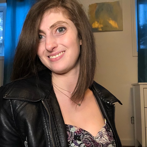 Meet your Posher, Bri - Picture 3 of 4